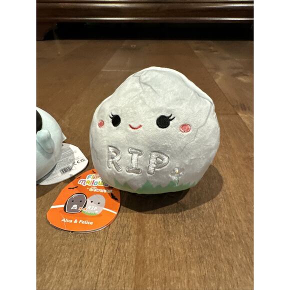 Lot of 4 5” in Halloween FlipAMallows - Picture 5 of 6